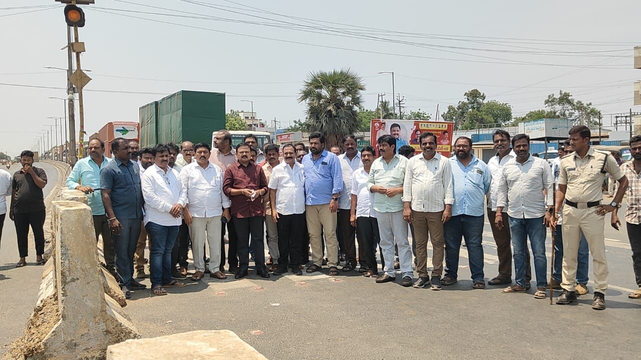 పోటుపాలెం జంక్షన్ వద్ద సిమెంట్ దిమ్మెల తొలగింపు – త్వరలో 26 కోట్లతో ఫ్లైఓవర్ నిర్మాణం : ఎమ్మెల్యే డాక్టర్ పాశిం సునీల్ కుమార్